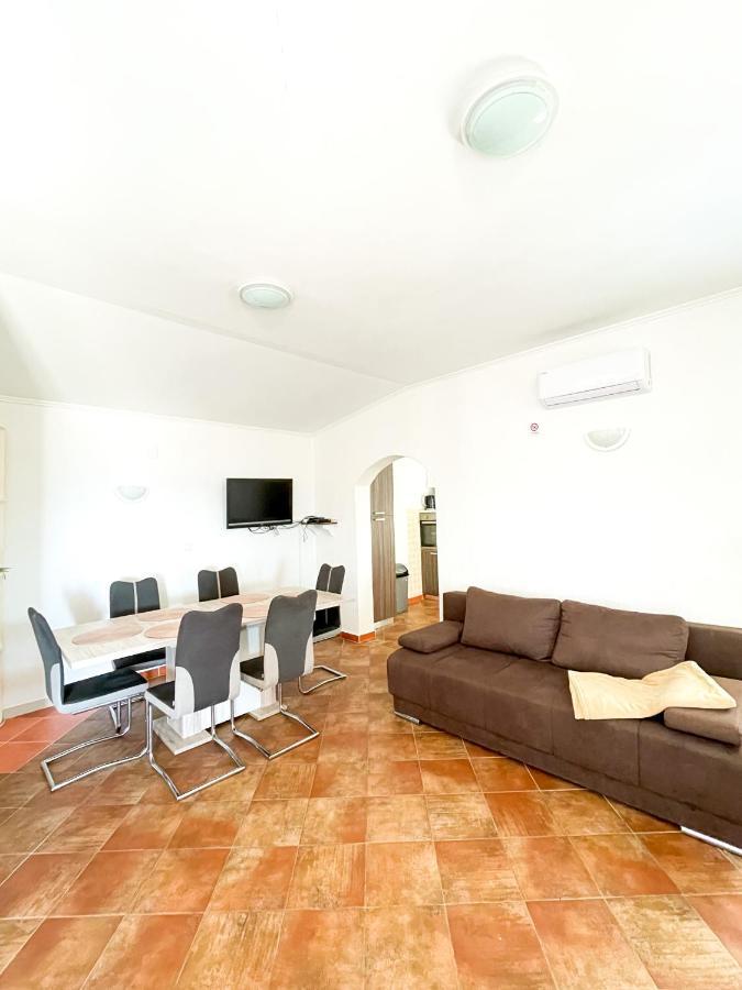 Beautiful Secluded Area Near Novalja Vacation House With Pool And Sea View Villa Lara Bagian luar foto