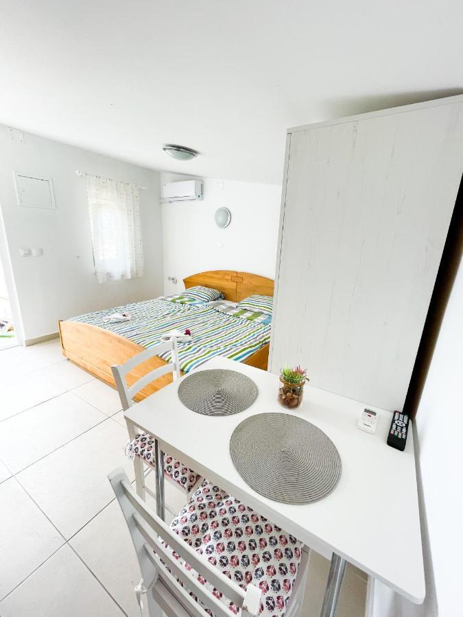 Beautiful Secluded Area Near Novalja Vacation House With Pool And Sea View Villa Lara Bagian luar foto